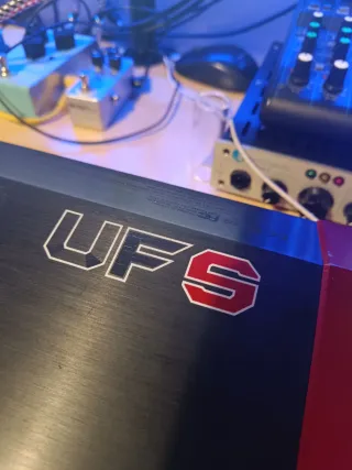 Controlador MIDI CME UF5