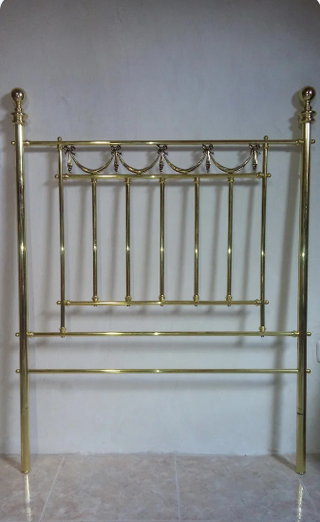 Cabecero de latón dorado