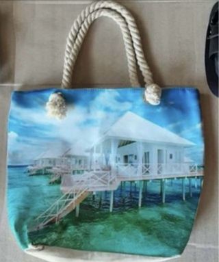 Bolso de playa con estampado tropical