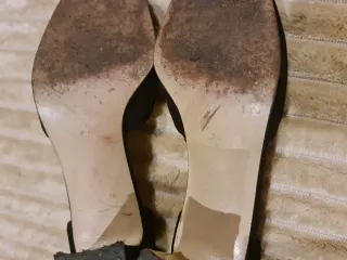 Zapatos de tacón Paco Herrero, negros.