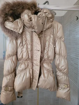 Bellissimo Giubbino color oro con cintura in vita