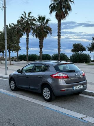 Renault Megane pegatina C de la DGT