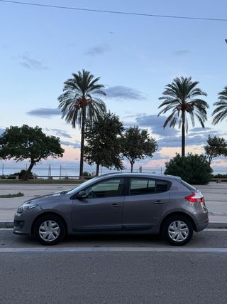 Renault Megane pegatina C de la DGT