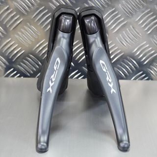 JUEGO DE MANETAS SHIMANO GRX820