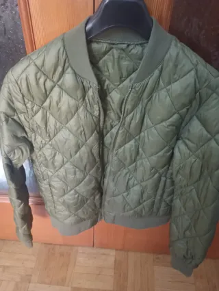 Bomber acolchada verde militar