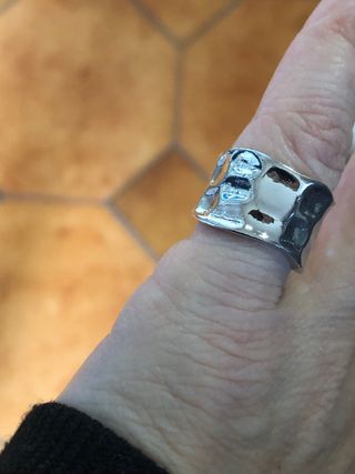 Anello in acciaio effetto martellato