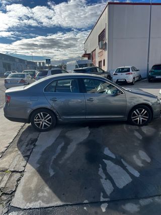 Volkswagen Jetta 2.0 tdi Automatico distintivo B