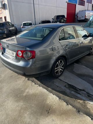 Volkswagen Jetta 2.0 tdi Automatico distintivo B