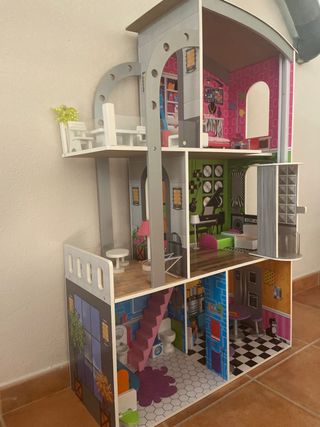 Casa de muñecas de madera