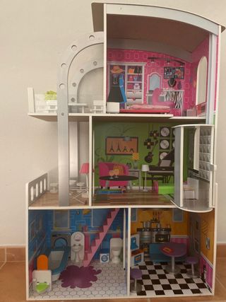 Casa de muñecas de madera