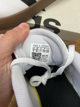 Zapatillas Adidas VL Court Blancas y Beige