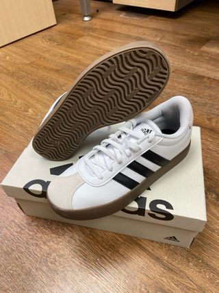 Zapatillas Adidas VL Court Blancas y Beige