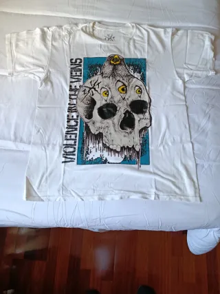 Camiseta Oficial, Blanca con Diseño Calavera
