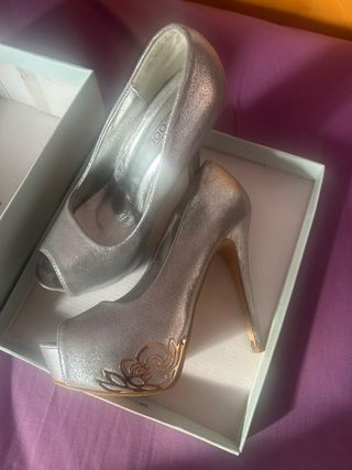Zapatos de tacón plateados talla 37 usados dos vec