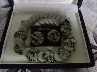 Estuche Morita Gil "collar y pendientes"