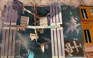 LA AVENTURA ESPACIAL UN LIBRO DESPLEGABLE