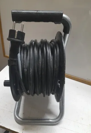 Enrrollacables con 3 tomas