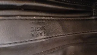 Bolso pelo Zara estampado serpiente.