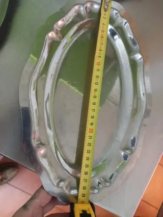 Bandejas metálicas plateadas