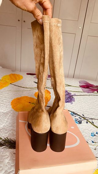 Botas altas nuevas beige y marrón