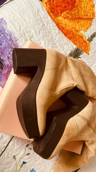 Botas altas nuevas beige y marrón