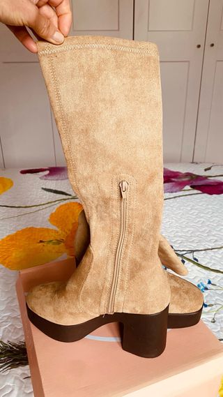 Botas altas nuevas beige y marrón