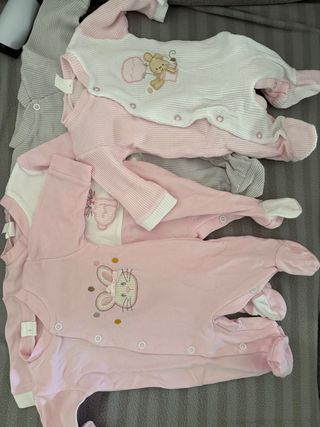 Conjunto 4 babygrows Bebé menina tamanho 0