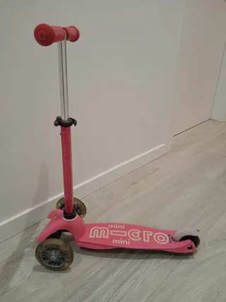 Patinete Mini Micro Rosa con Ruedas LED