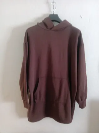 Sudadera marrón con capucha