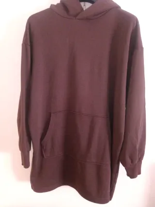 Sudadera marrón con capucha