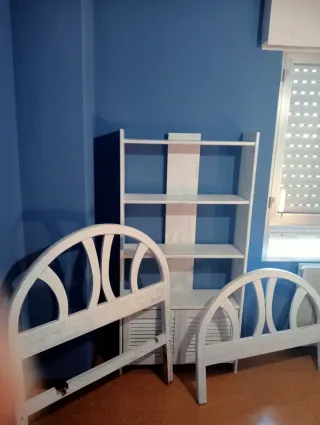 Estantería y 2 cabeceros de madera