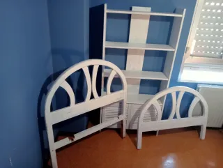 Estantería y 2 cabeceros de madera