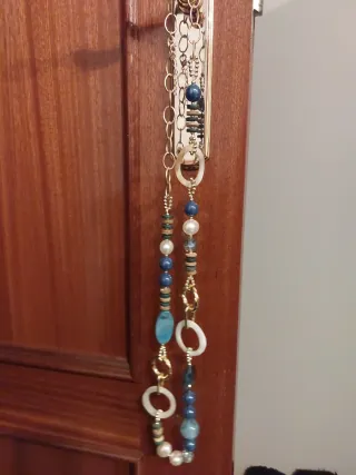 Collar largo azul y dorado