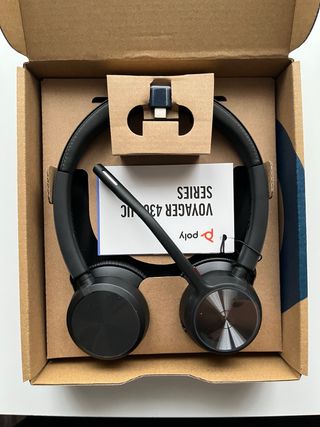 Auriculares Poly Voyager 4320 UC Bluetooth.