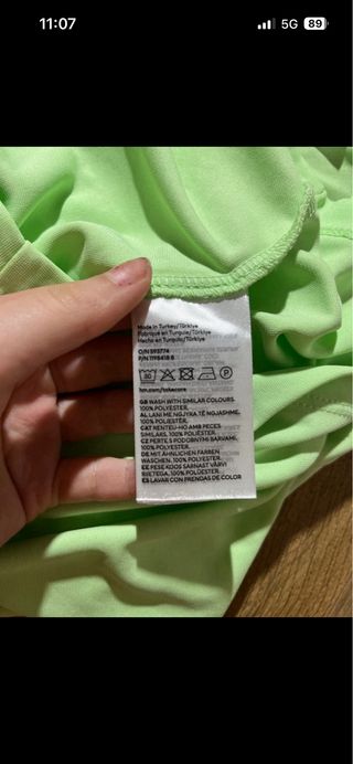 Vestido verde claro ceñido