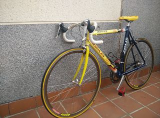 Bicicleta Carretera Zeus Amarilla y Azul