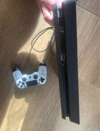 PS4 Slim 1TB Negra + juego Gta V