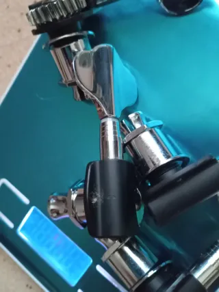 Clavijero Bajo Eléctrico Cromado Ligero