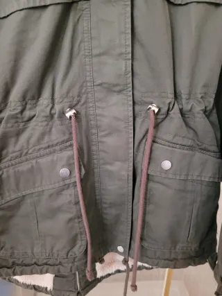 Bellissimo parka verde con cappuccio