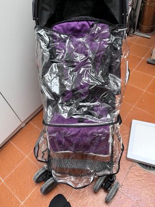 Cochecito Maclaren morado