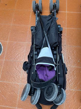 Cochecito Maclaren morado