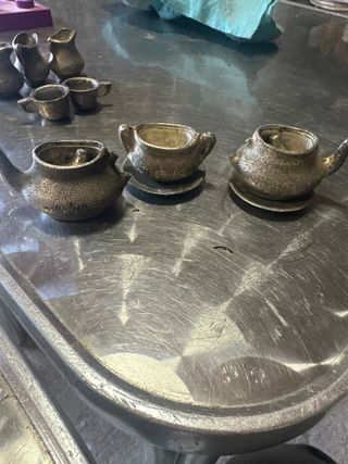 Juego 4 jarritas latón decoradas