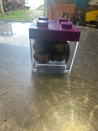 Juego 4 jarritas latón decoradas