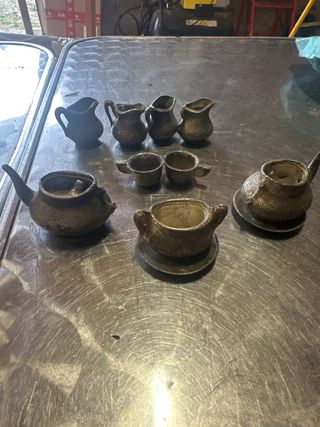 Juego 4 jarritas latón decoradas