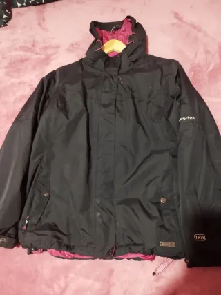 Cazadora negra y rosa nueva