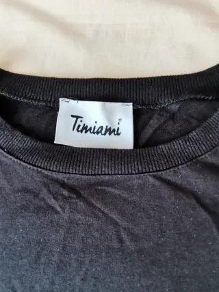 Sudadera negra con lentejuelas y flecos