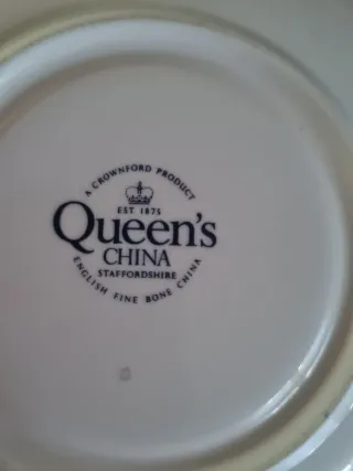 Taza y plato de porcelana