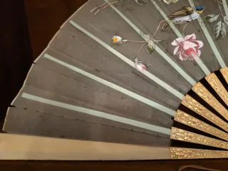 Abanico antiguo de principios de siglo XX