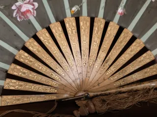Abanico antiguo de principios de siglo XX