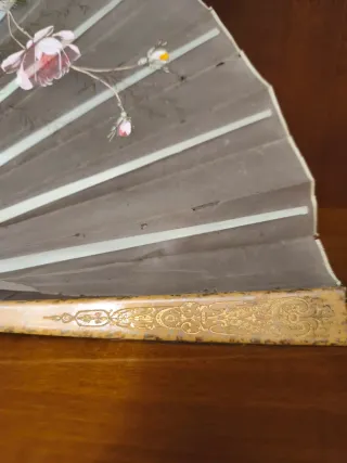 Abanico antiguo de principios de siglo XX